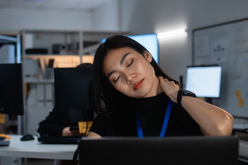 Tech Neck & Desk Aches: The Ultimate WFH Posture Survival Guide